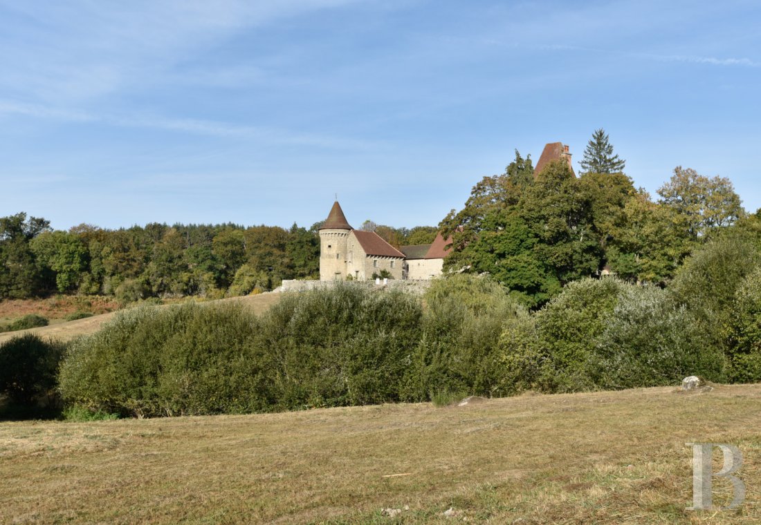 A 17th-century independent dwelling in the centre of a medieval stronghold in Limousin, in south-east Creuse near Aubusson - photo  n°2